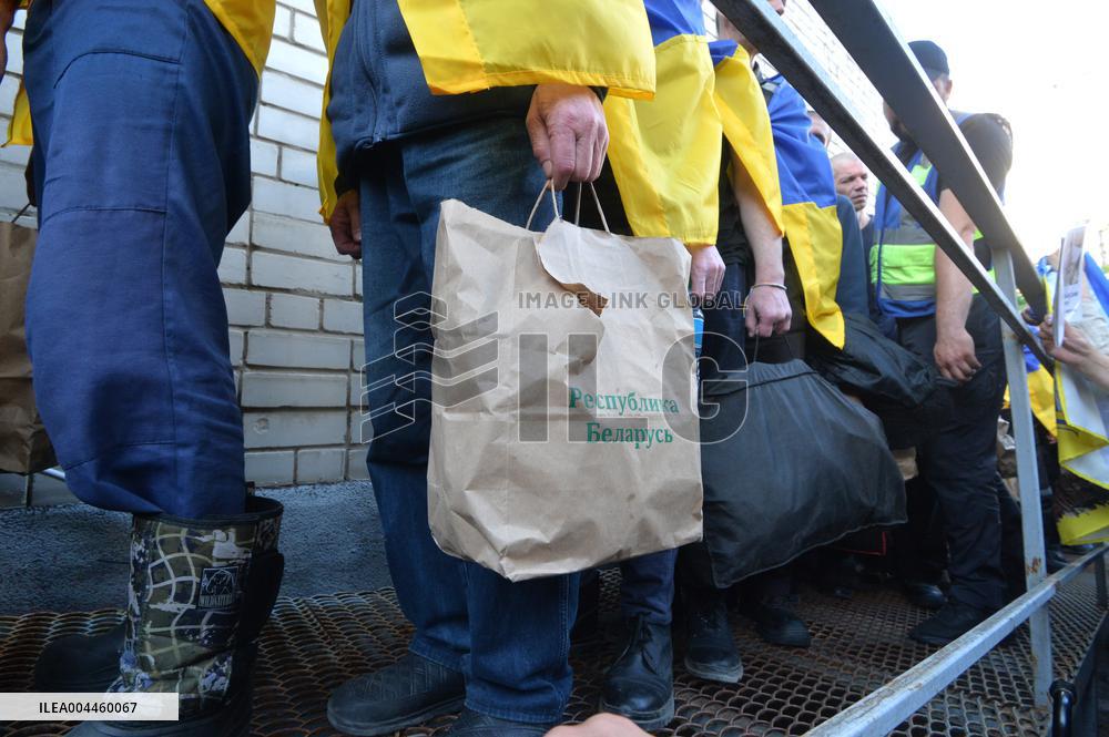 390 Ukrainians return home from Russian captivity