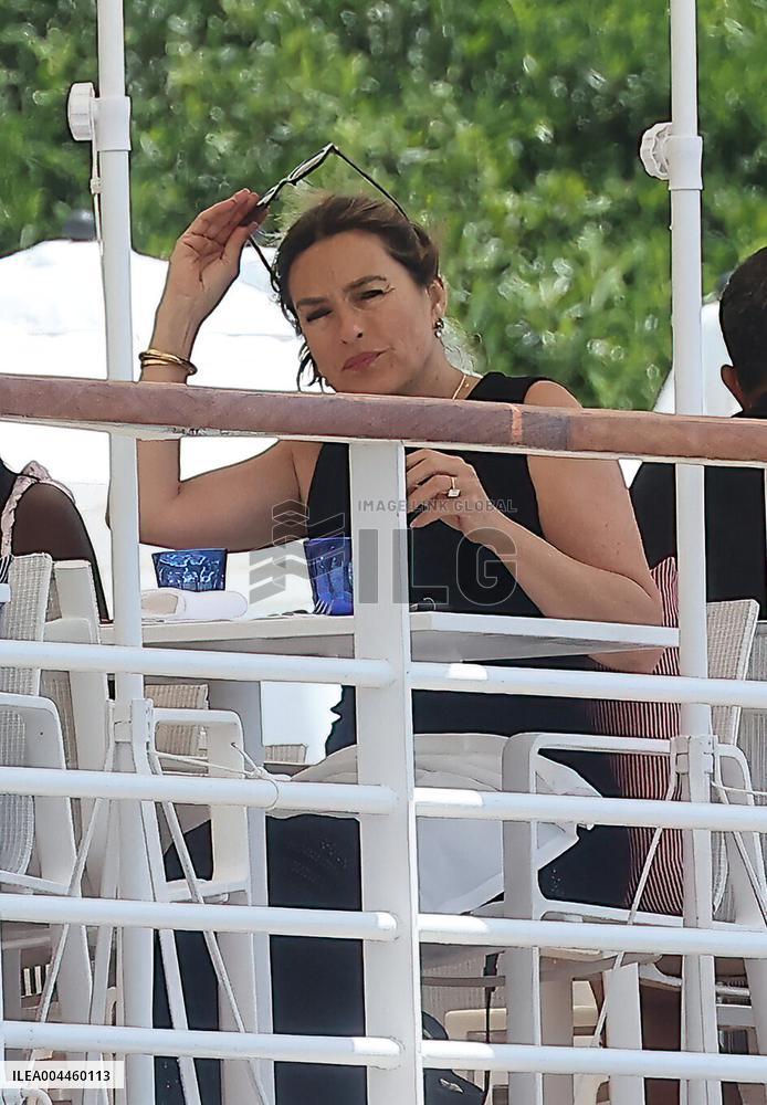 Cannes - Mariska Hargitay with her Family at Eden ROC