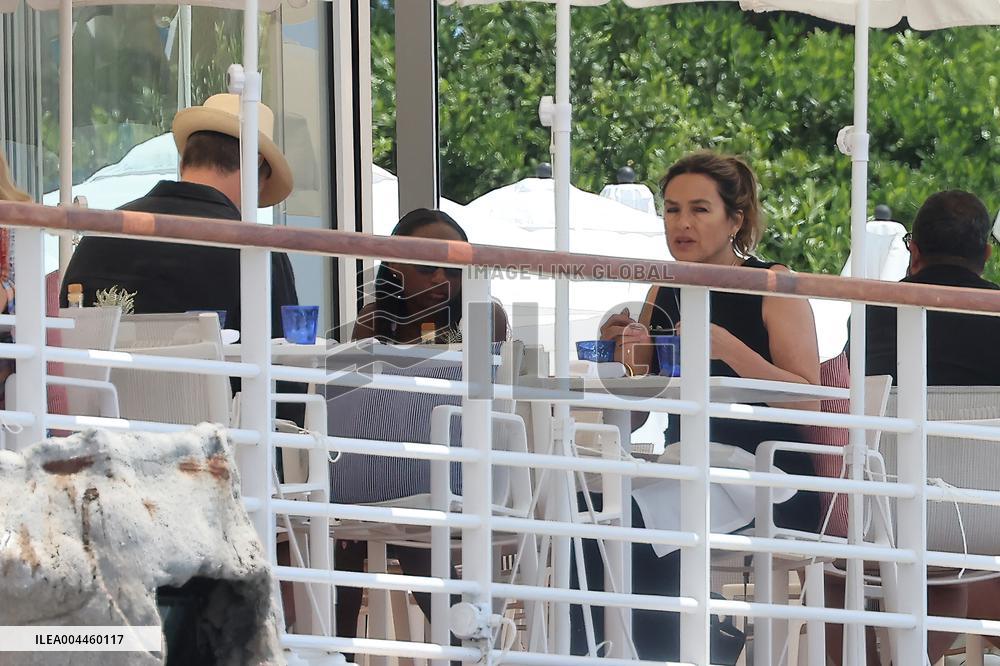Cannes - Mariska Hargitay with her Family at Eden ROC