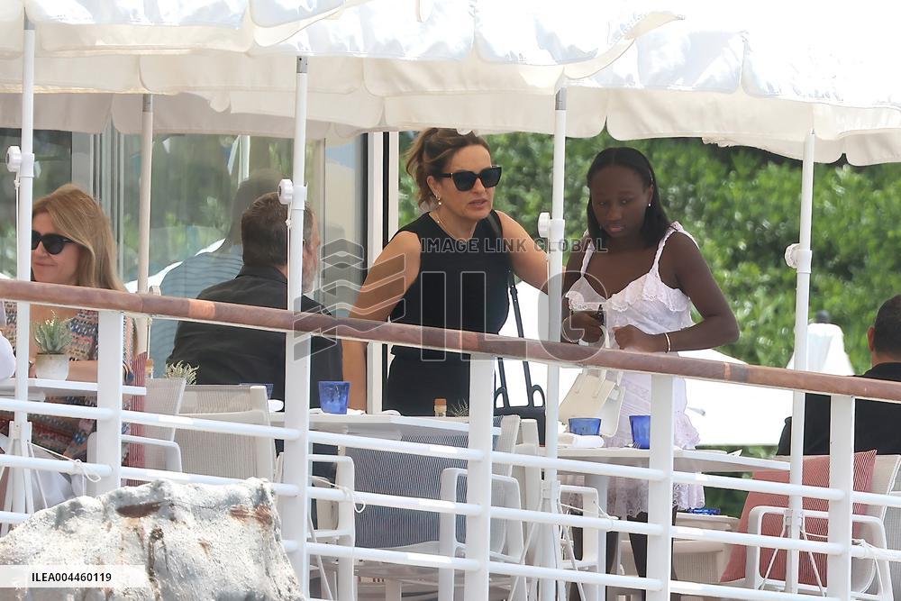 Cannes - Mariska Hargitay with her Family at Eden ROC