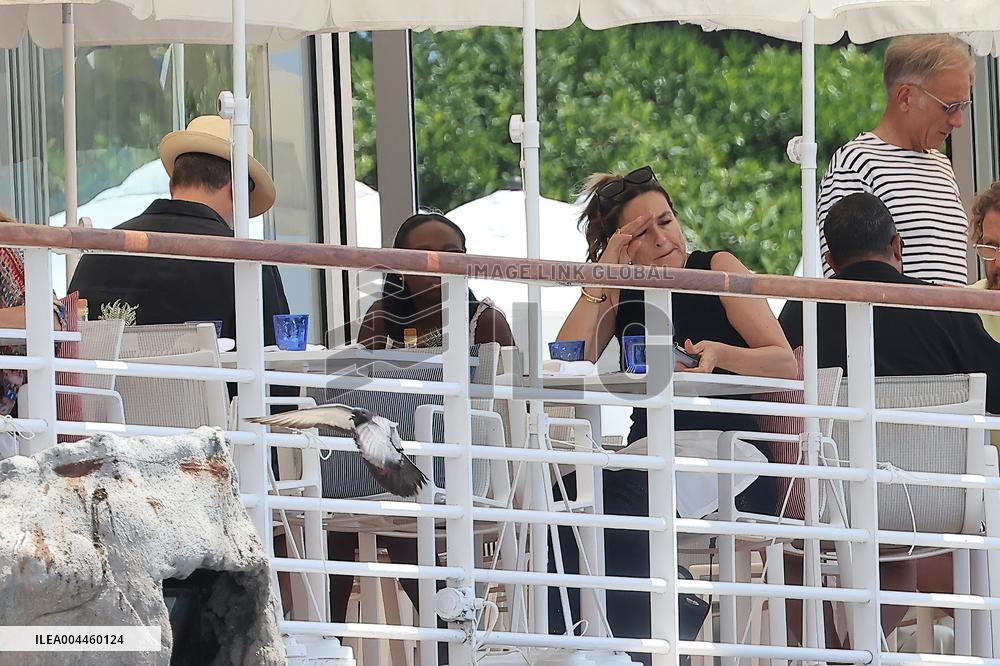 Cannes - Mariska Hargitay with her Family at Eden ROC