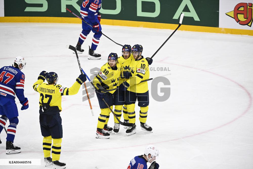 ICE HOCKEY WC SEMI FINAL SWEDEN-USA