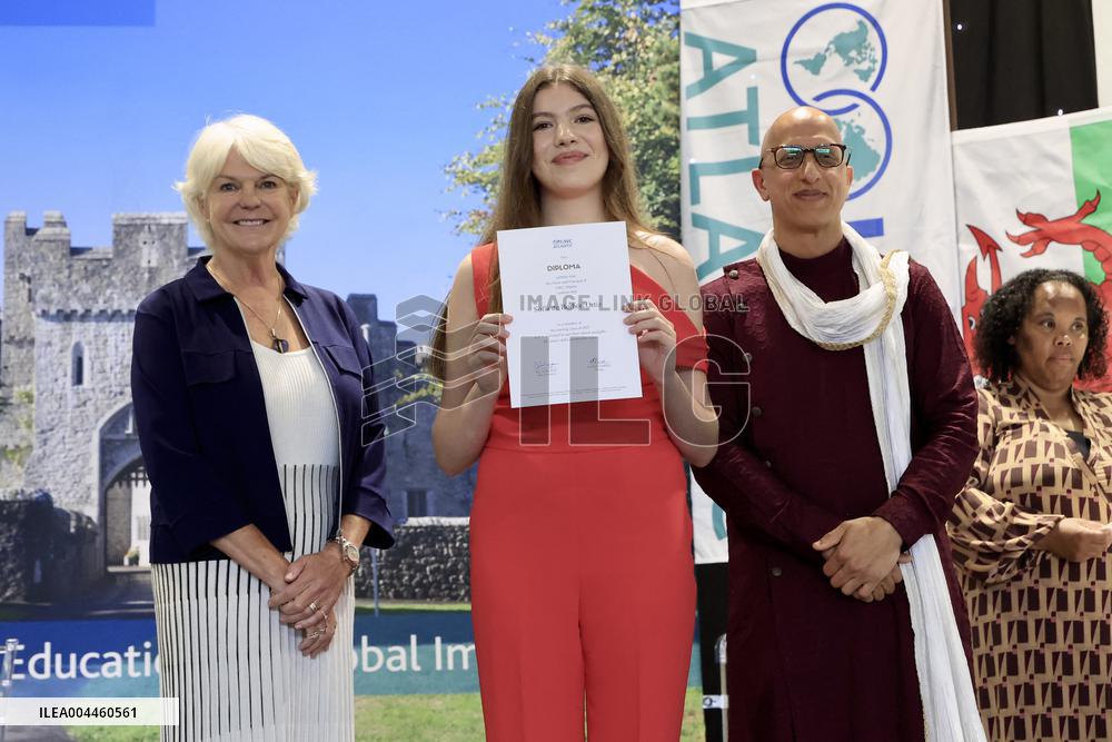 King And Queen Of Spain With The Infanta Sofia On Her Graduation - UK