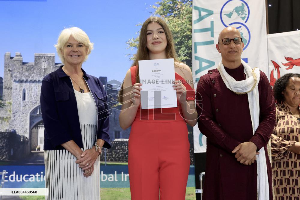 King And Queen Of Spain With The Infanta Sofia On Her Graduation - UK