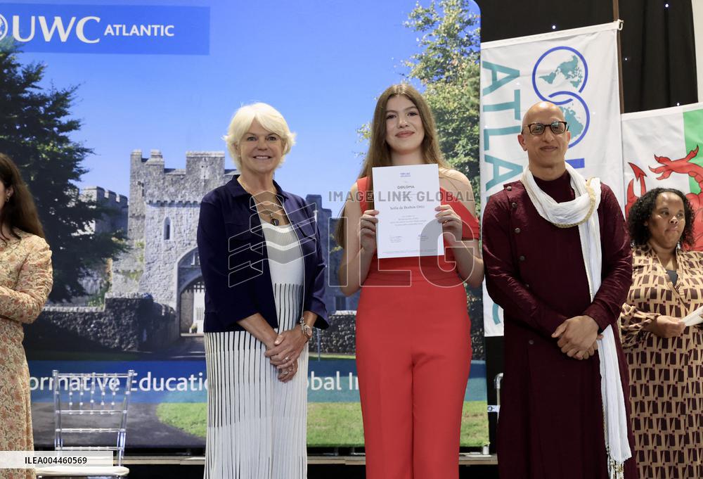 King And Queen Of Spain With The Infanta Sofia On Her Graduation - UK