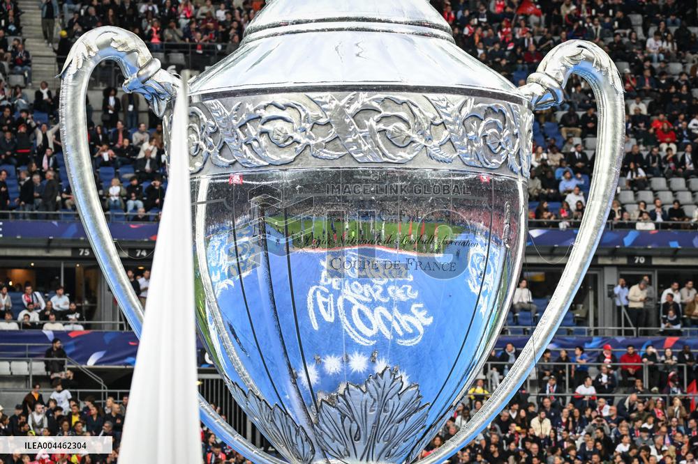 PSG celebrates French Cup trophy - FA