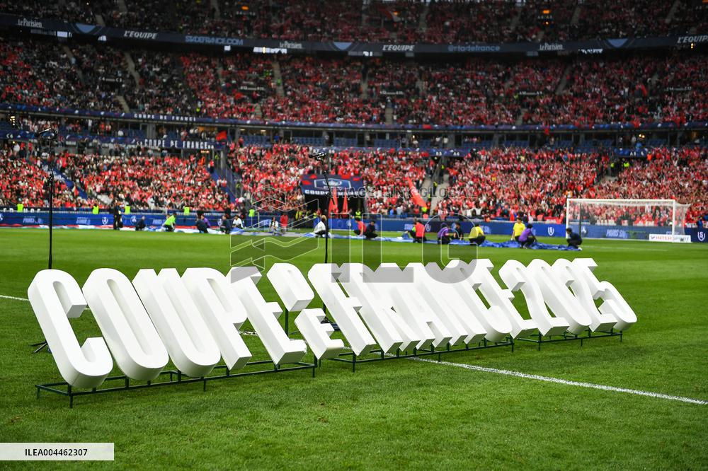 PSG celebrates French Cup trophy - FA