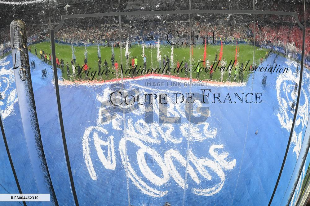 PSG celebrates French Cup trophy - FA