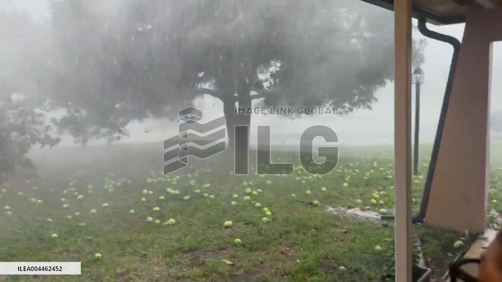 US: Gusty Winds, Hail Pound Southern Florida as Isolated Severe Storm Moves Through 2