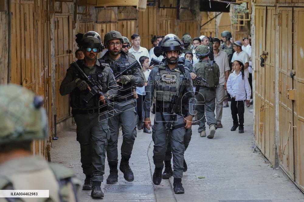 Settlers Storm The Old City Of Hebron