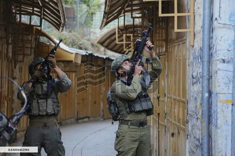 Settlers Storm The Old City Of Hebron