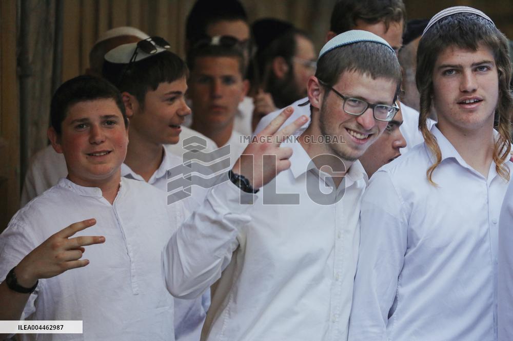 Settlers Storm The Old City Of Hebron