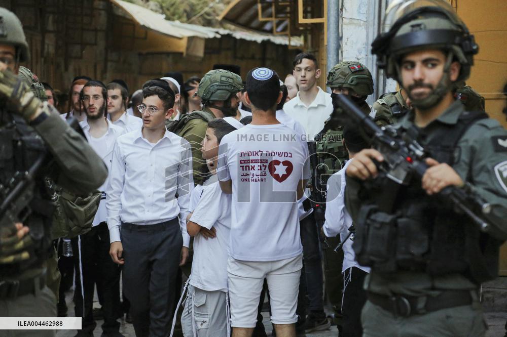 Settlers Storm The Old City Of Hebron