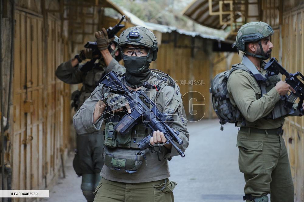 Settlers Storm The Old City Of Hebron