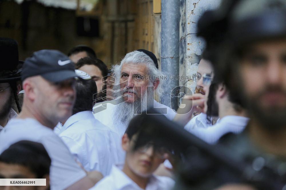 Settlers Storm The Old City Of Hebron