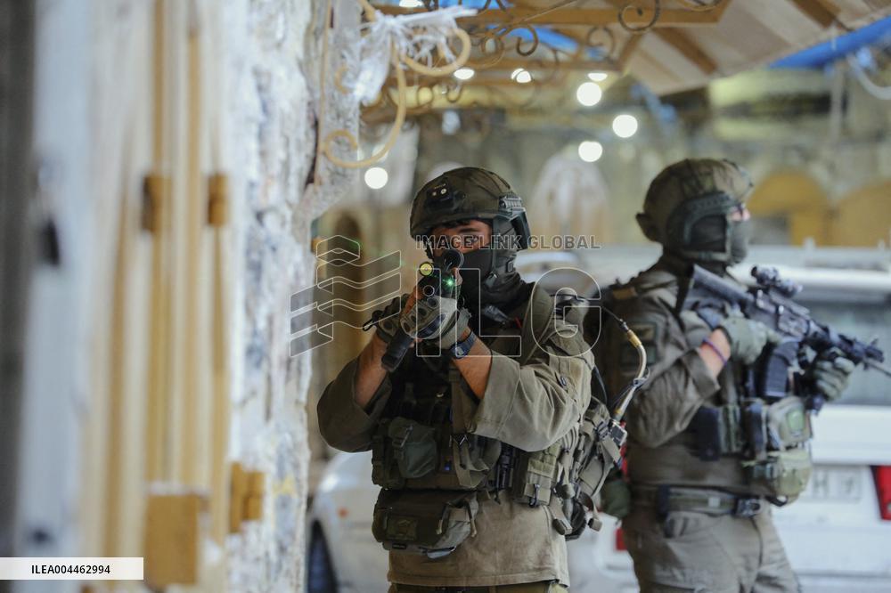 Settlers Storm The Old City Of Hebron