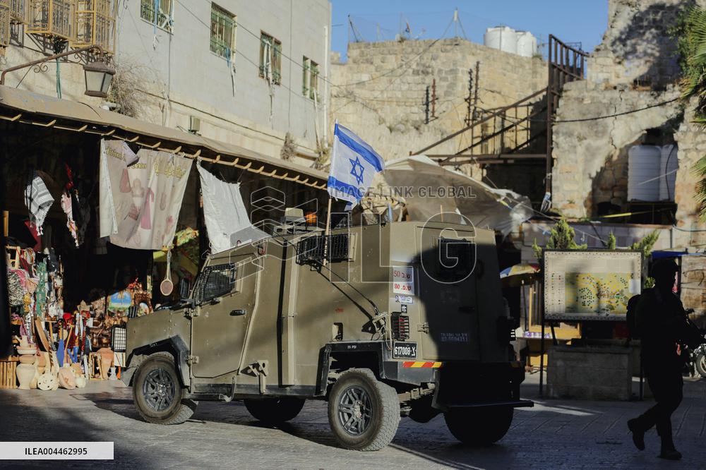 Settlers Storm The Old City Of Hebron