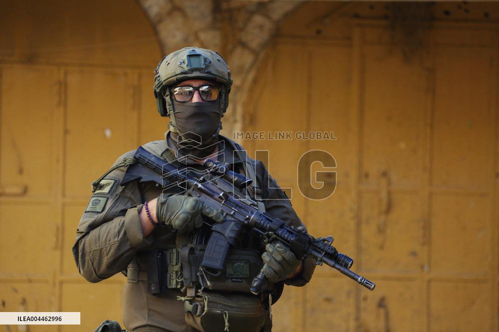 Settlers Storm The Old City Of Hebron