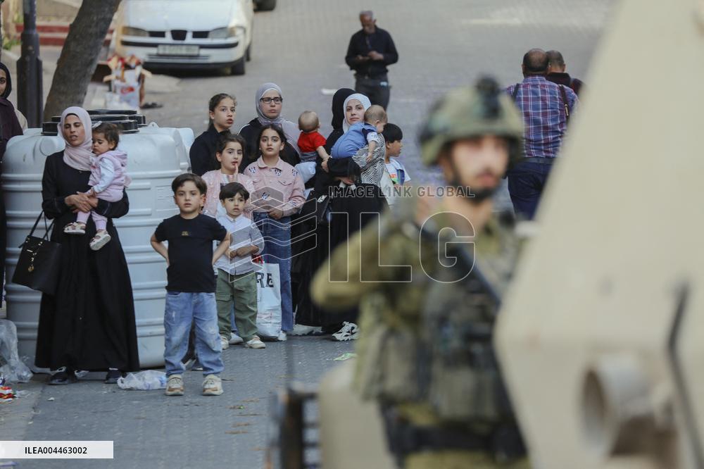 Settlers Storm The Old City Of Hebron