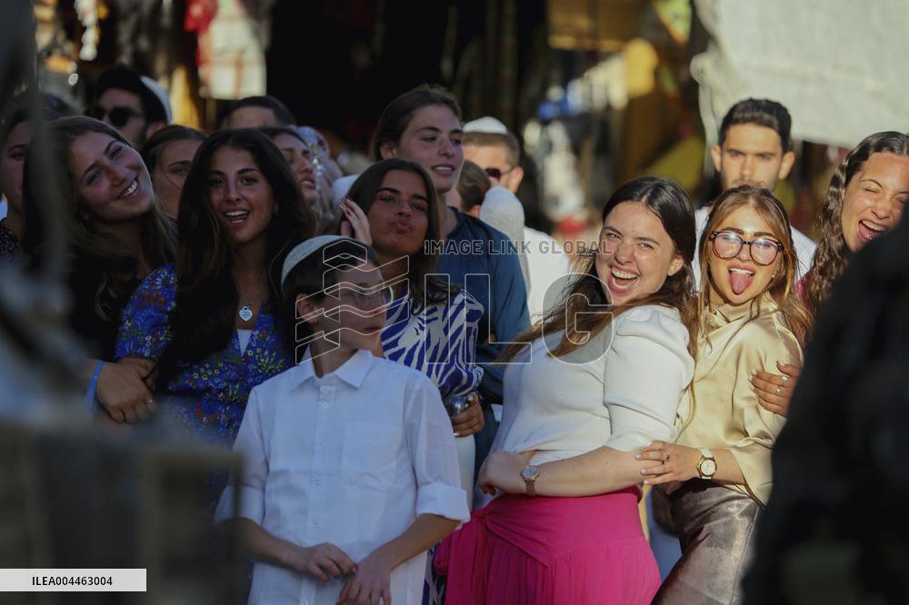 Settlers Storm The Old City Of Hebron