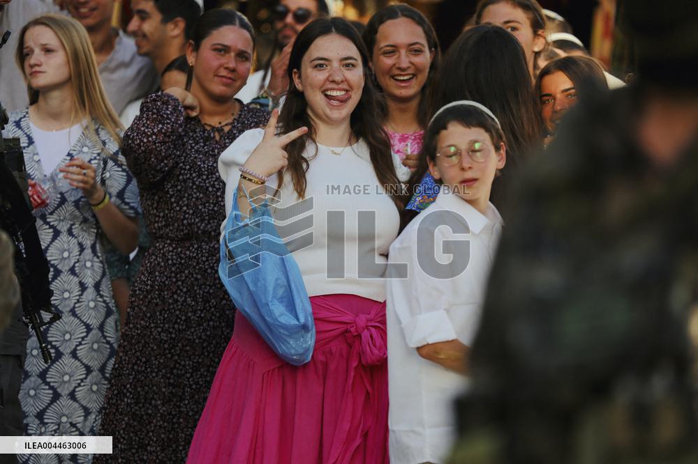 Settlers Storm The Old City Of Hebron