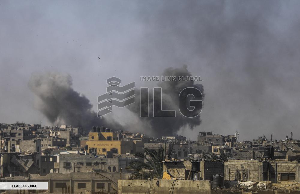 Airstrike Hits Jabalia Refugee Camp in Gaza