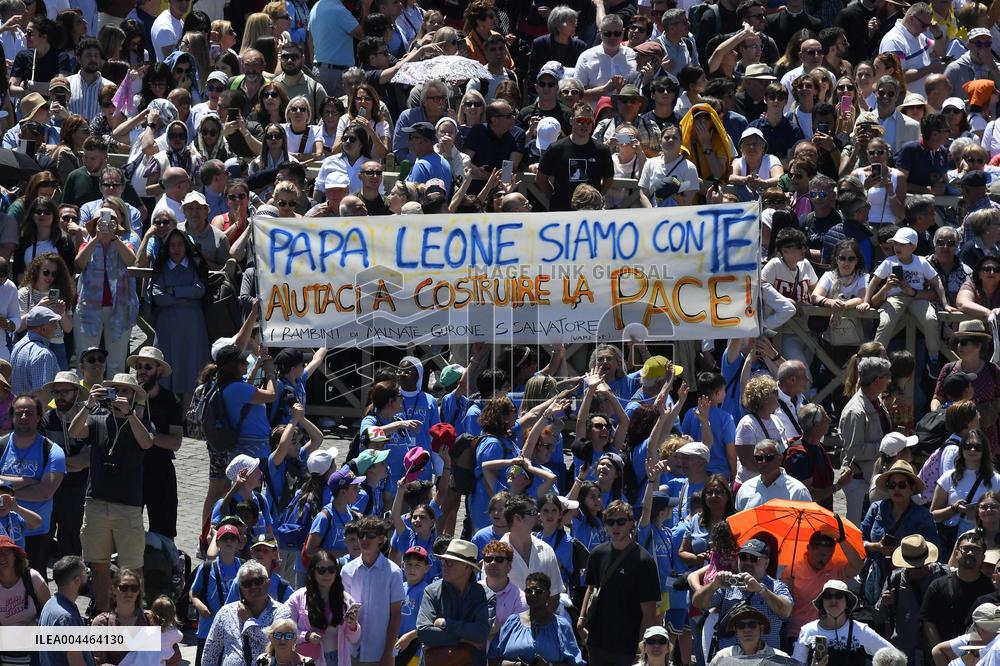 Pope Leo XIV Delivers His Blessing To The Faithful - Vatican