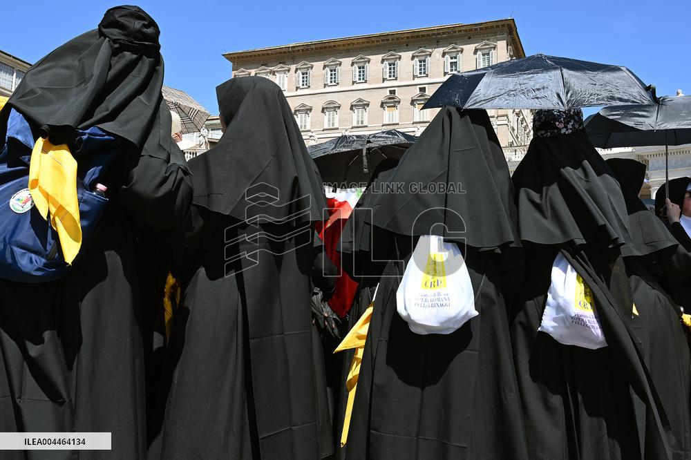 Pope Leo XIV Delivers His Blessing To The Faithful - Vatican