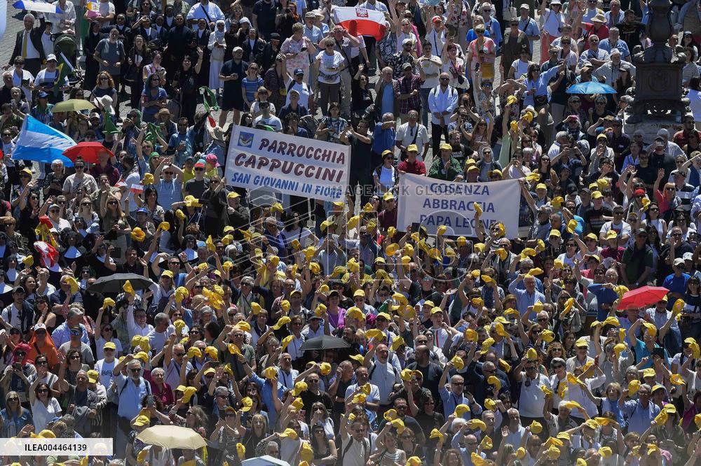 Pope Leo XIV Delivers His Blessing To The Faithful - Vatican