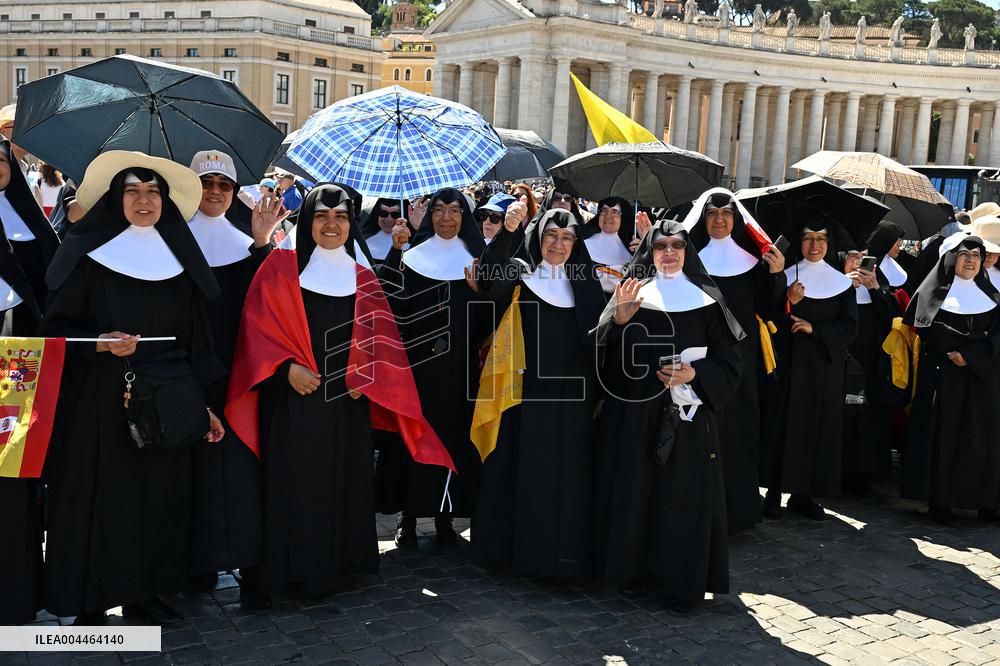 Pope Leo XIV Delivers His Blessing To The Faithful - Vatican
