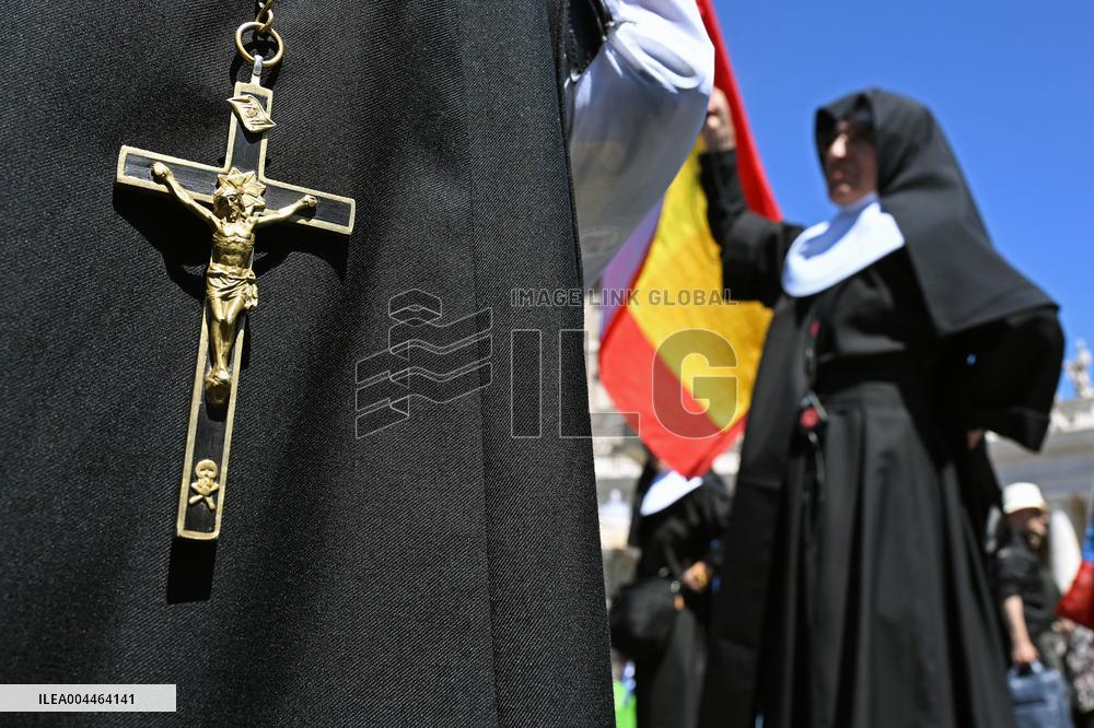 Pope Leo XIV Delivers His Blessing To The Faithful - Vatican