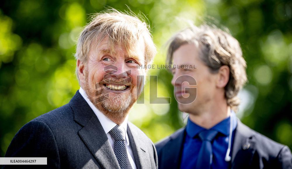King Willem-Alexander At Memorial Day - Margraten