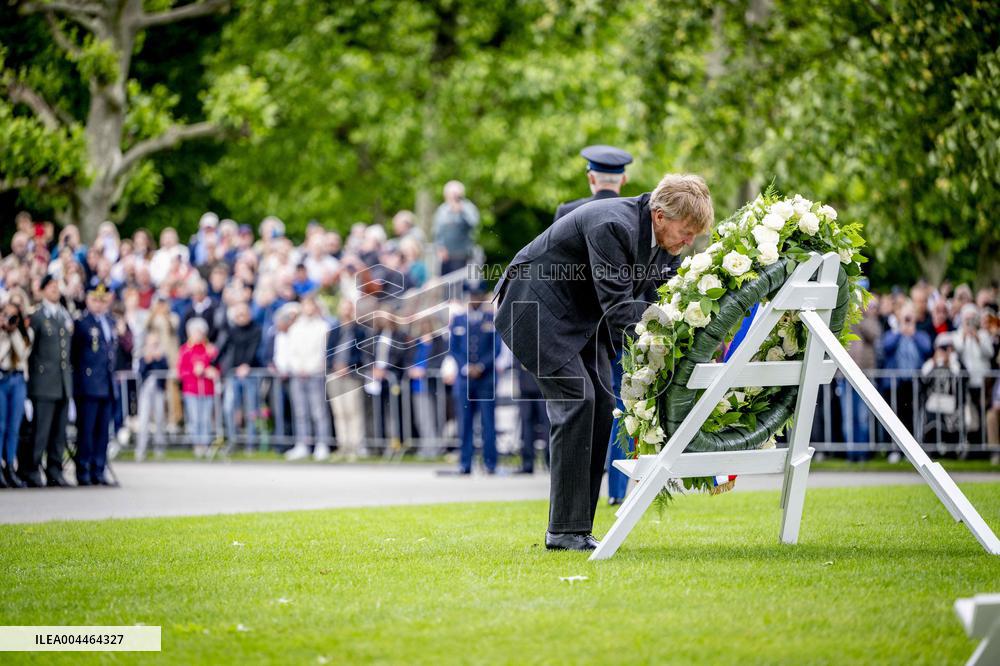King Willem-Alexander At Memorial Day - Margraten