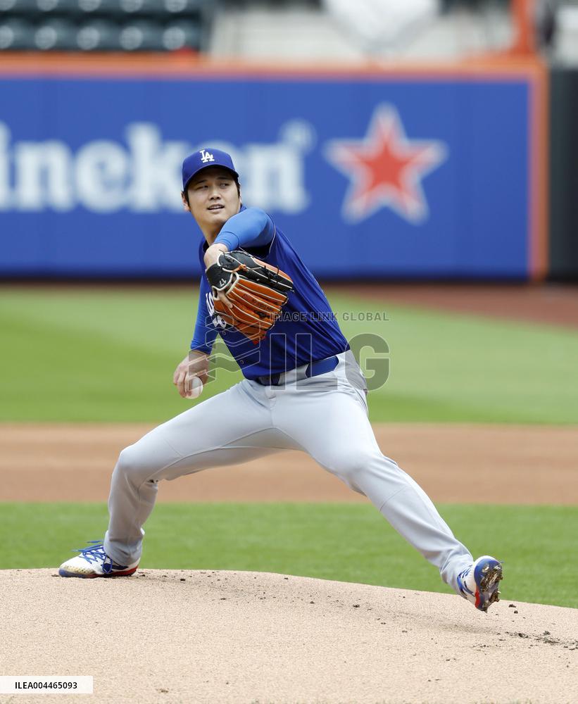 Baseball: Ohtani throws live batting practice