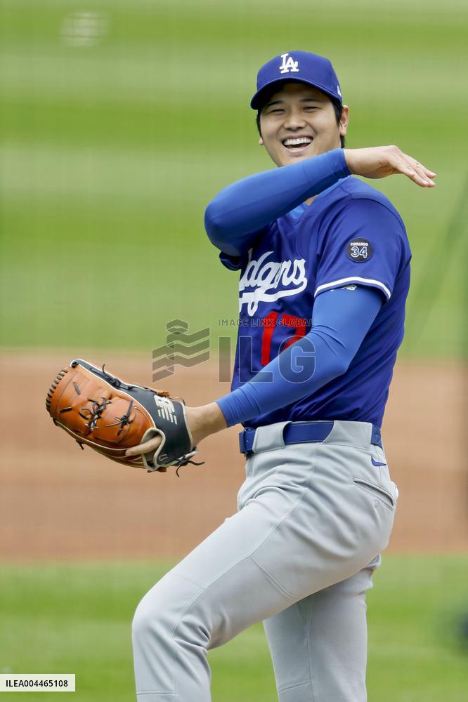 Baseball: Ohtani throws live batting practice