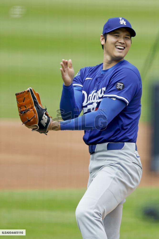 Baseball: Ohtani throws live batting practice