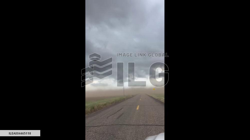 US: Tornado-Warned Storm Sweeps Northern Texas, Whipping Up Dust in Dickens