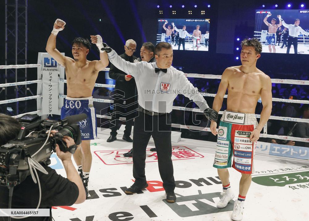 Boxing: IBF featherweight title match