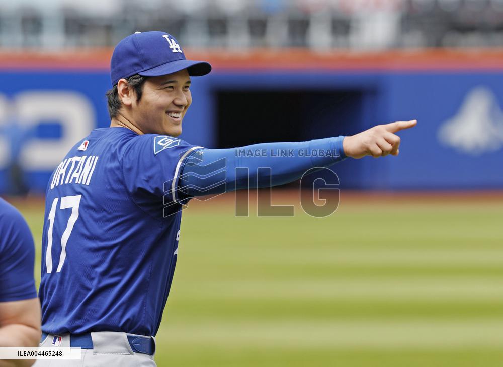 Baseball: Ohtani throws live batting practice