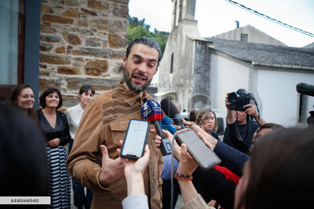 Oliver Laxe Celebrates The Preview Of His Latest Film Sirat - Navia De Suarna