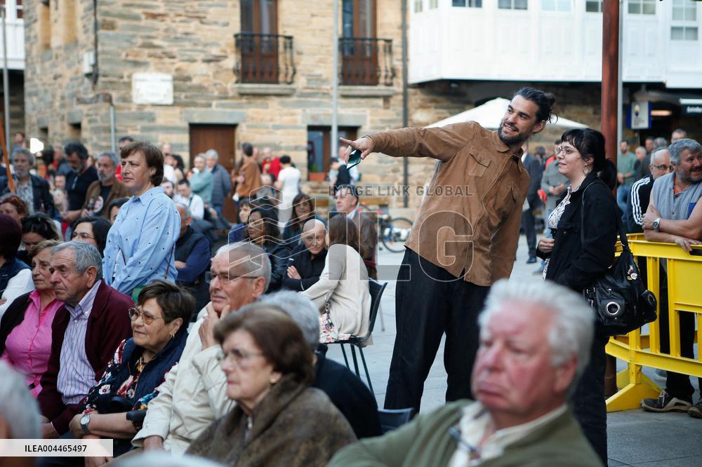 Oliver Laxe Celebrates The Preview Of His Latest Film Sirat - Navia De Suarna