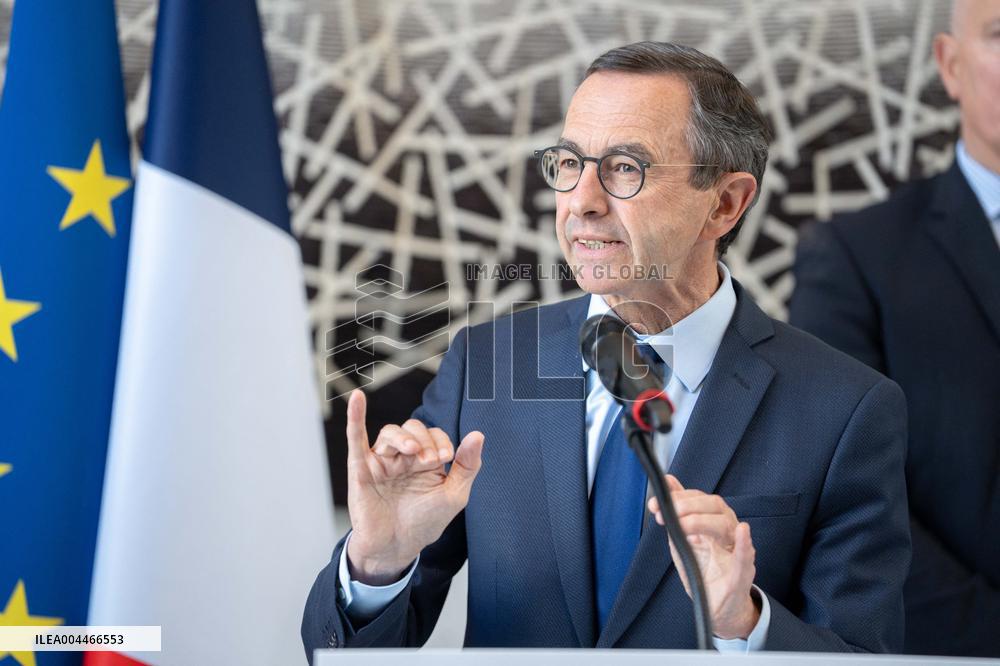 Bruno Retailleau reveals the outlines of his fight against Islamism - Nanterre AJ