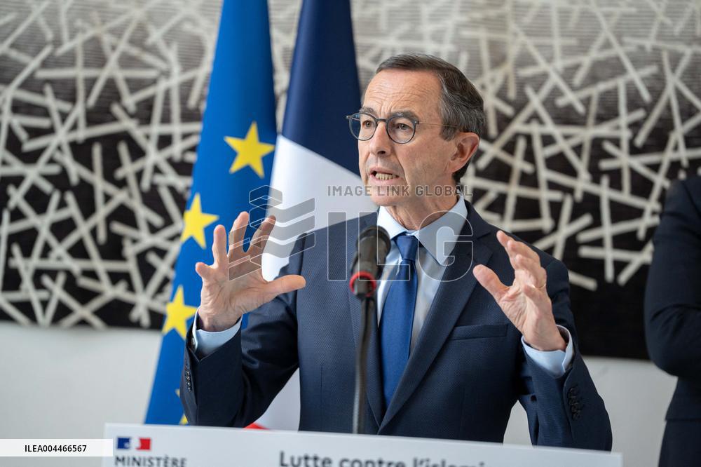 Bruno Retailleau reveals the outlines of his fight against Islamism - Nanterre AJ