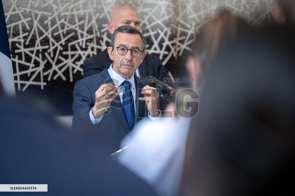 Bruno Retailleau reveals the outlines of his fight against Islamism - Nanterre AJ