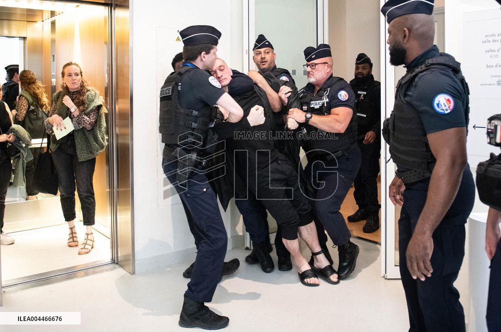 Piotr Pavlenski Arrested During the Trial of Mimi Marchand - Paris