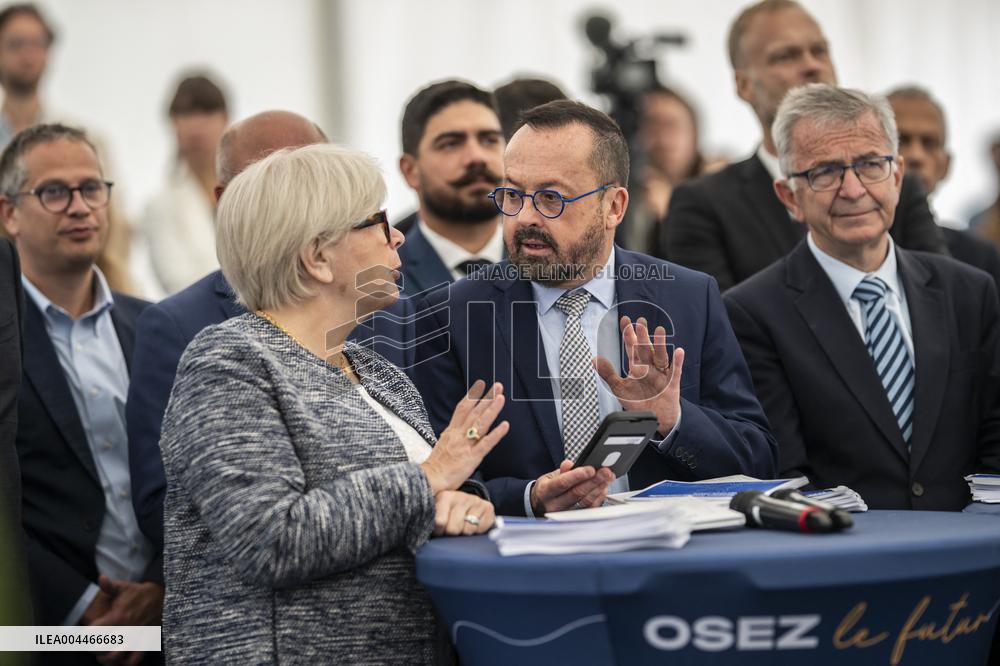 Ministerial Visit To Novo Nordisk Factory - Chartres