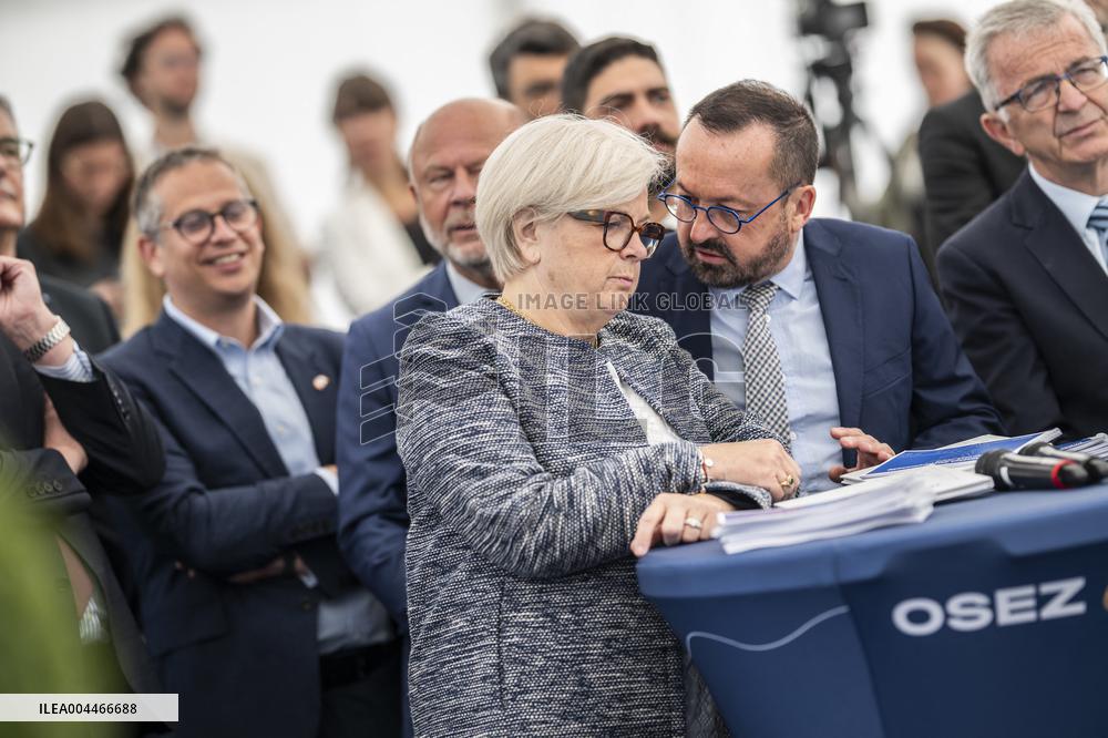 Ministerial Visit To Novo Nordisk Factory - Chartres