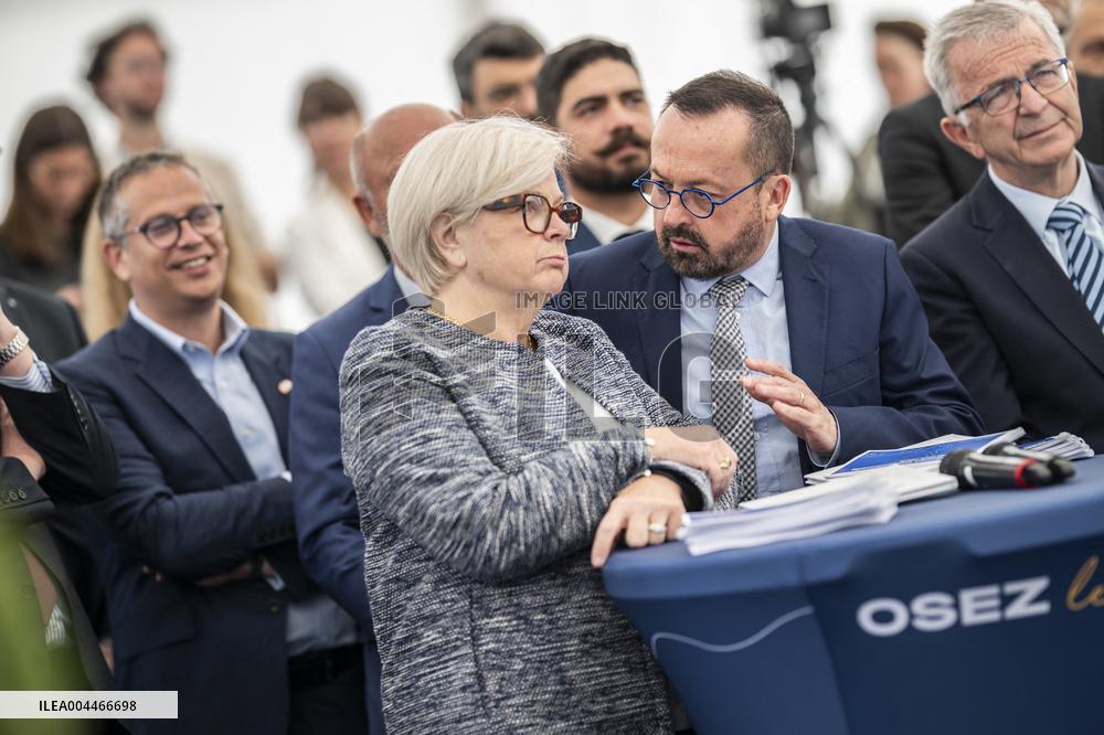 Ministerial Visit To Novo Nordisk Factory - Chartres
