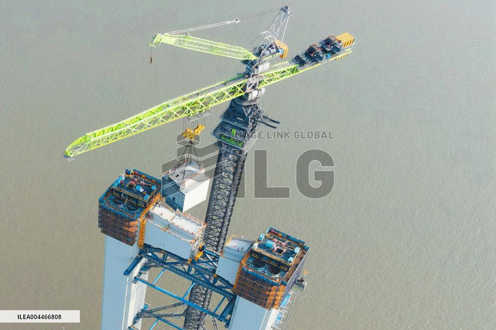 Zhangjinggao Yangtze River Bridge Construction