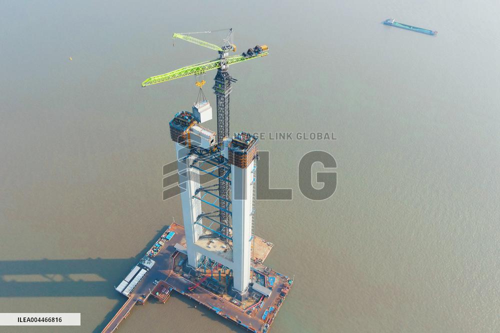 Zhangjinggao Yangtze River Bridge Construction